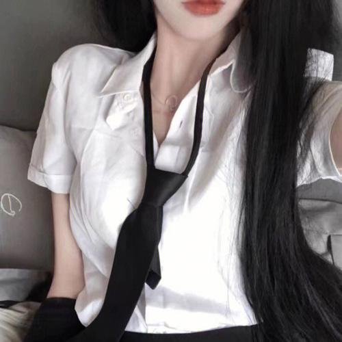 追梦的黎族女娃娃